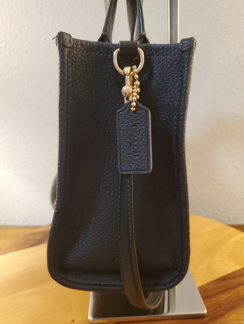 COACH LEATHER TOTE 22 IN PERFECT LIKE NEW CONDITION!